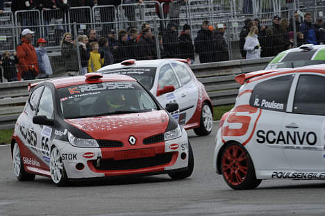 Martin Frederiksen har placeret sig tæt på toppen af feltet i Renault DTC Light Cuppen.
